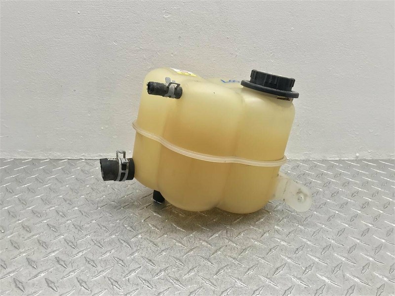 02-05 EXPLORER MOUNTAINEER 4.6L RADIATOR COOLANT RESERVOIR OEM 671-00279