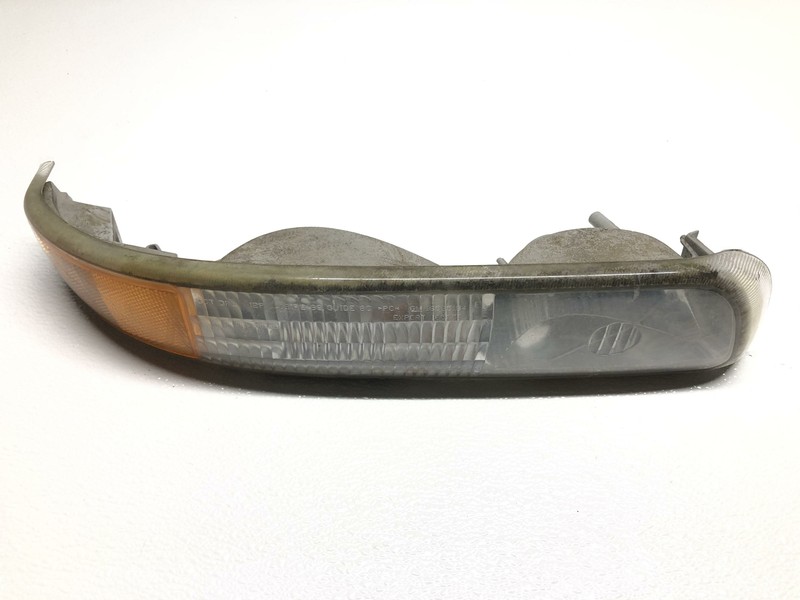 2000-2006 Chevrolet Tahoe Silverado Passenger Right Front Parking Light Oem
