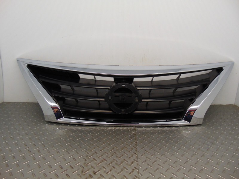 2015-2019 Nissan Versa Front Upper Radiator Grille OEM