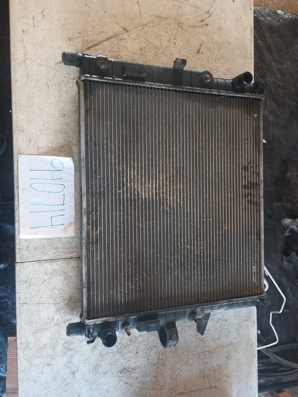 98-05 Mercedes W163 ML500Engine Cooling Radiator Assembly OEM 1005596
