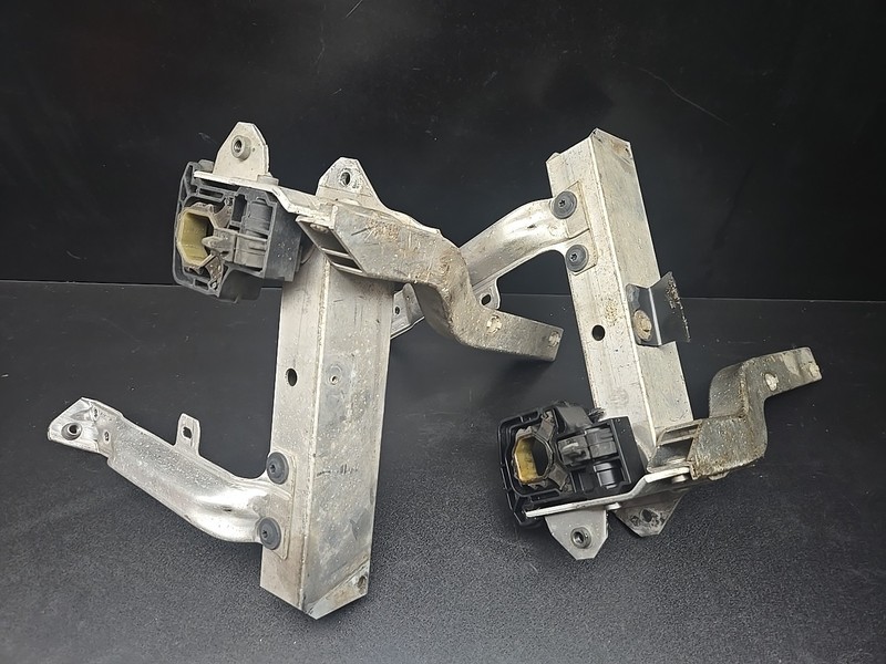 09-19 OEM BMW Bracket Set Radiator Bumper F01 F02 F04 F10 F13 F06 F12 F07