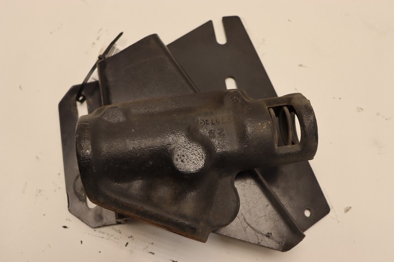 2008-2017 FREIGHTLINER CASCADIA 125 RIGHT TOW HOOK BRACKET 15-23812-000 OEM