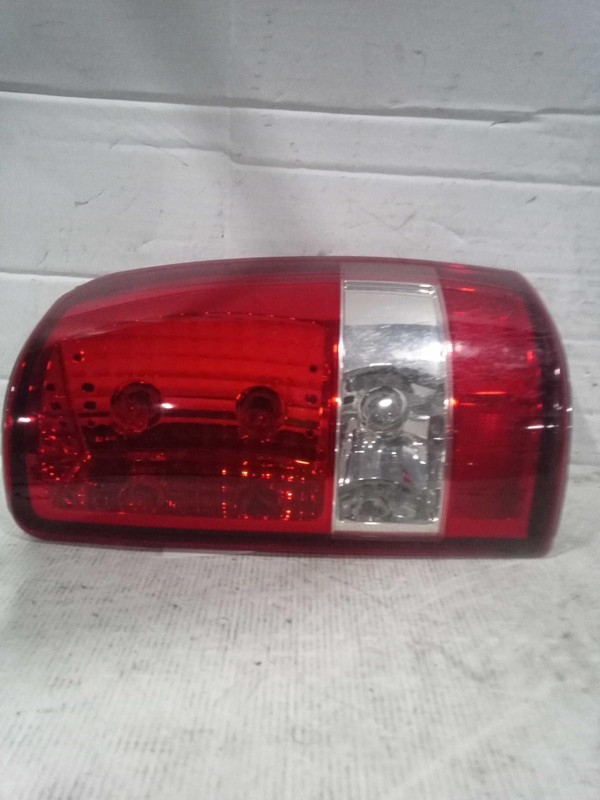 2003 Chevrolet Tahoe Right Tail Light Assembly Gold OEM 358374 Used 189K Miles