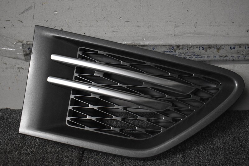 2010-2013 LAND ROVER SPORT FENDER VENT GRILLE RIGHT SIDE FACTORY OEM