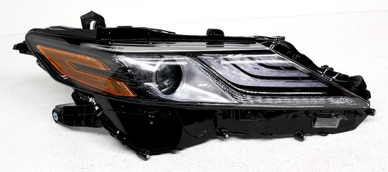 OEM Toyota Camry XSE Right Passenger Side LED Headlamp 81110-06D80 Damage