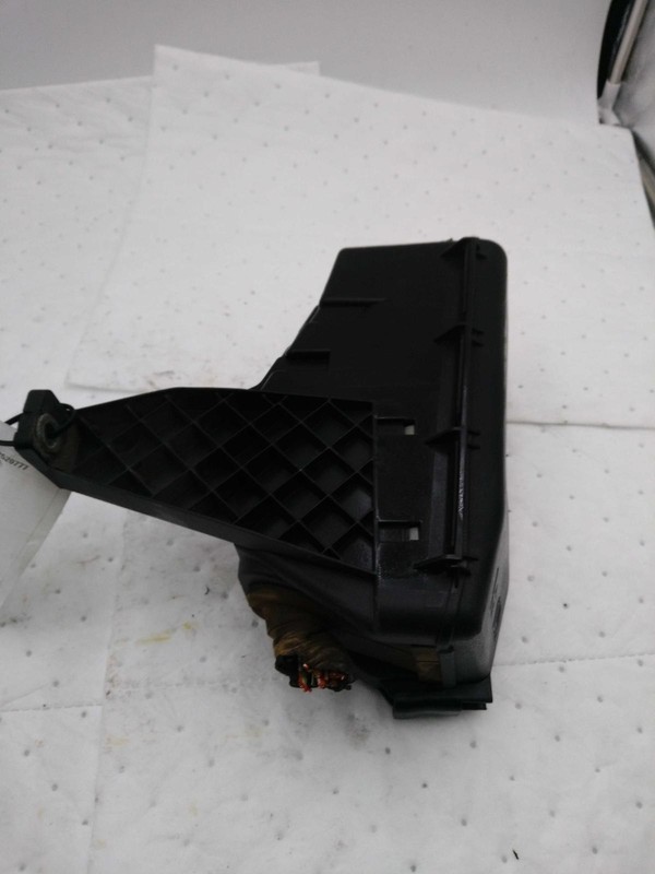2006 Volvo 60 Series OEM Used Fuse Box 307280081 225K Miles Warranty
