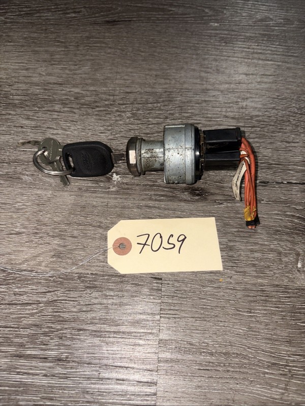 Peterbilt 587 Ignition Switch Pollak With KeyMissing P/N