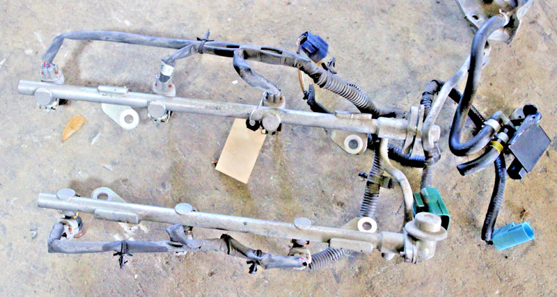 Fuel Injectors Set With Rail For 04-08 Infiniti FX353.5 FBJC101