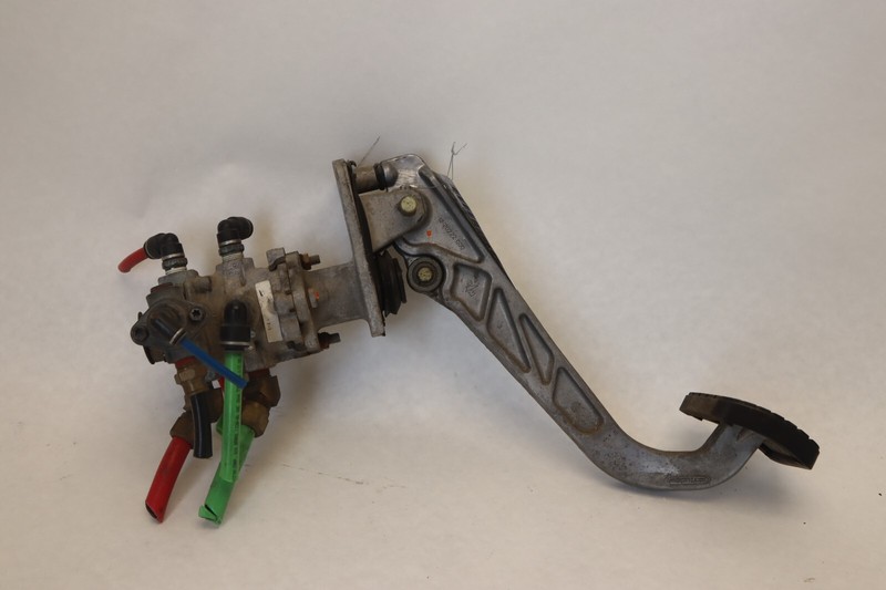 2008-2017 FREIGHTLINER CASCADIA 125 PARK PARKING BRAKE STOP PEDAL W/ VALVE OEM