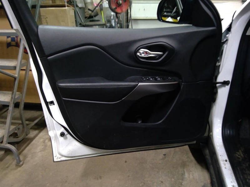 CHEROKEE2022 Driver Left Front Door Trim Panel 1774412