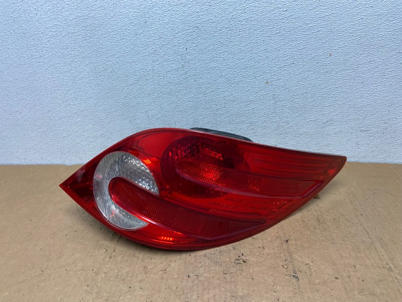 2006-2010 Mercedes W251 R-CLASS Right Passenger RH Side Tail Light AD0502 LK