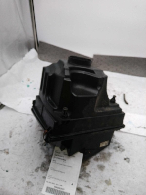 2008 MAZDA 3 Air Cleaner Assembly OEM LF5013320B, LF5013320D, 209K Miles
