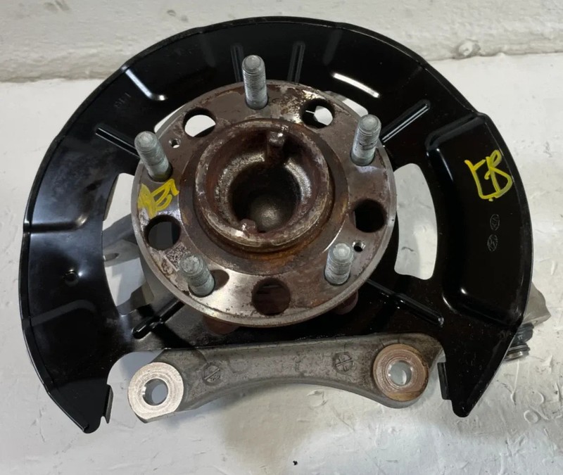 21-25 HYUNDAI SANTA FE AWD REAR RIGHT SIDE SPINDLE KNUCKLE W/ BEARING HUB 104449