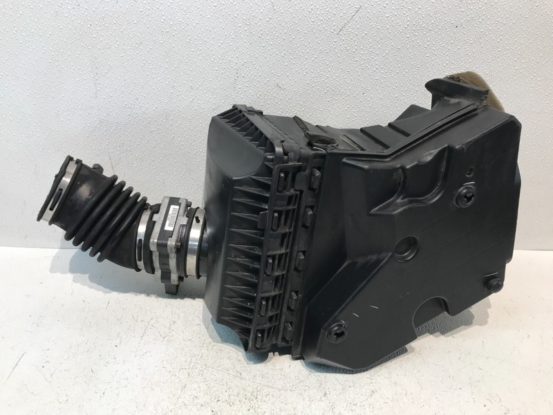 00-05 Chevrolet Monte Carlo 3.4L Air Intake Filter Cleaner Box Housing OEM