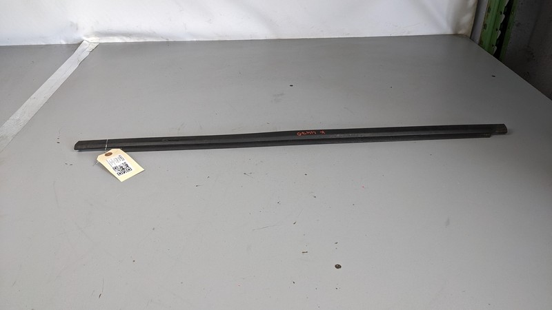 Front Left Door Window Belt Molding 2019 Kia Optima 82210-D4000 2016 2017 - 2020