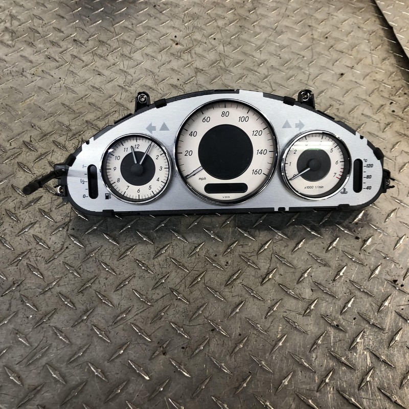 09-11 Mercedes CLS550 W219 Instrument Cluster Speedometer 2195400847 Oem