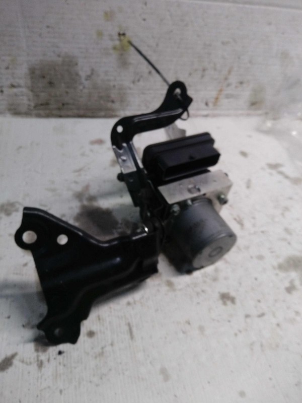 Used ABS Pump and Motor Assembly fits: 2019 Toyota Rav4 actuator and pump assemb