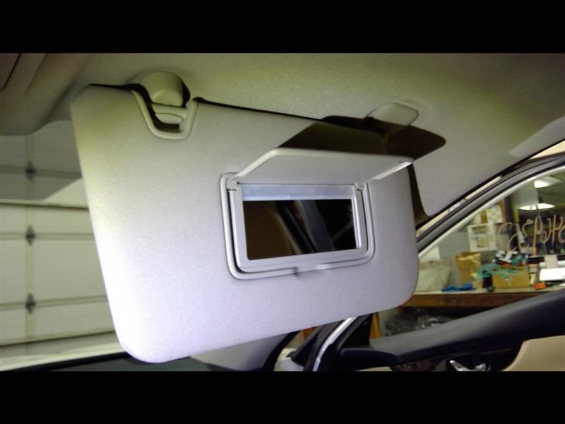 Passenger Right Sun Visor With Illumination Fits 18-20 ROGUE 1050588