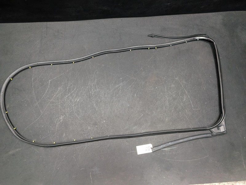 Rear Left Door Weatherstrip 2019 Infiniti QX50 82831-5NA0A 2020 2021 2022 2023
