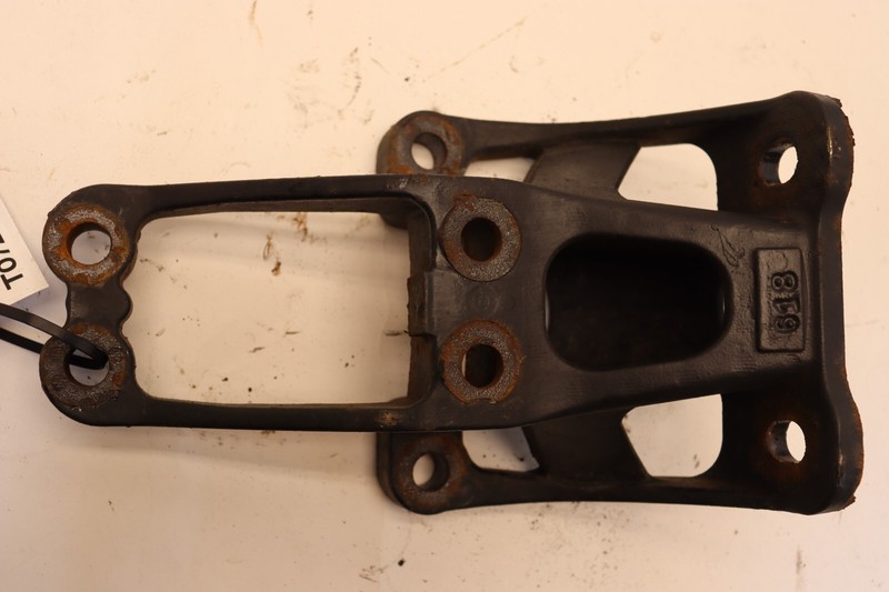 17-24 FREIGHTLINER CASCADIA 126 FRONT CAB MOUNT SUPPORT R18-67961-000 OEM