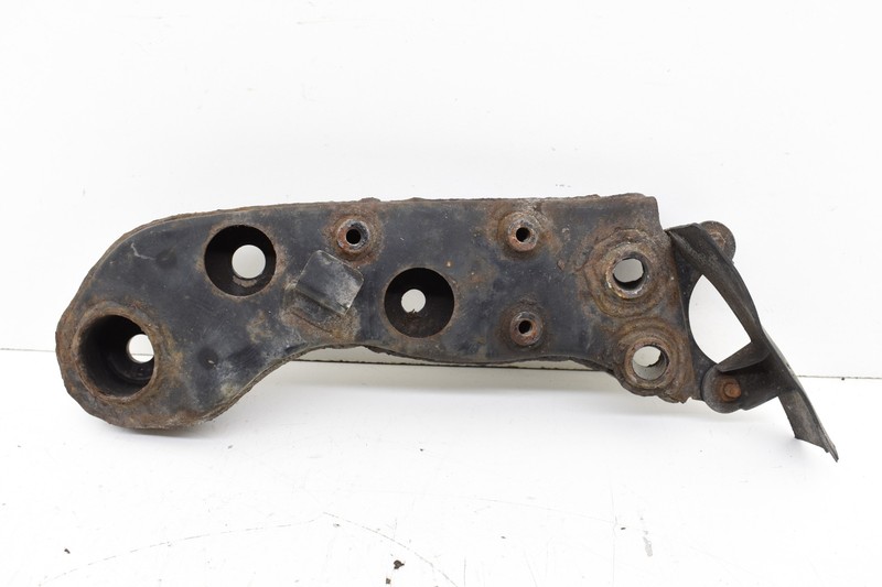 2006 NISSAN 350Z LEFT DRIVER REAR SUBFRAME CROSSMEMBER STAY BRACE OEM KW38