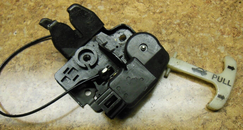 2005 Nissan Altima 2.5S 2.5 L S SL Rear Back Seat Trunk Release Handle Cable 05