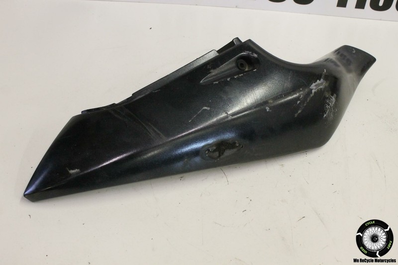 2000 Suzuki GSXR600 RIGHT REAR BACK TAIL FAIRING COWL SHROUD COVER GSXR 600 00