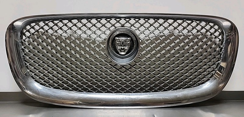 09 - 11 Jaguar 9X23-8A100-AA Radiator Grill Grille Mesh Chrome Logo Emblem OEM