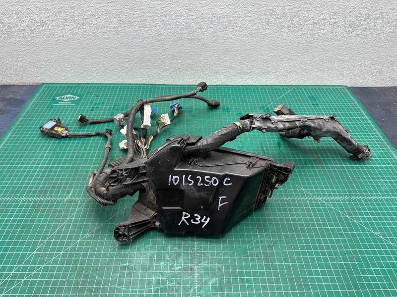 10-15 Lexus IS250 IS350 LEFT ENGINE COMPARTMENT FUSE BOX RELAY W/ WIRE OEM