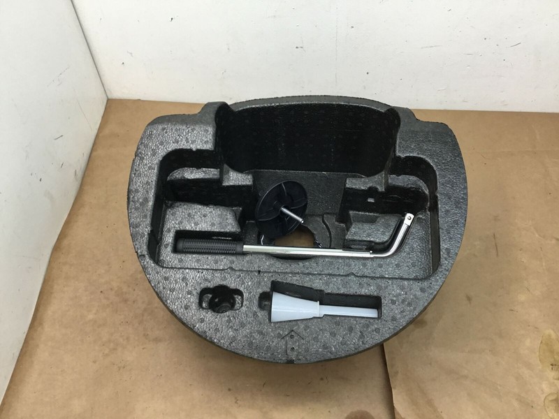 Maserati Quattroporte GTS Emergency Spare Tire Repair Jack Tool Kit 14-18 :A