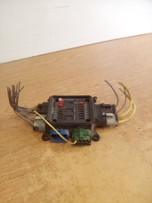 Bussmann/Freightliner Columbia Fuse Box 31002-10