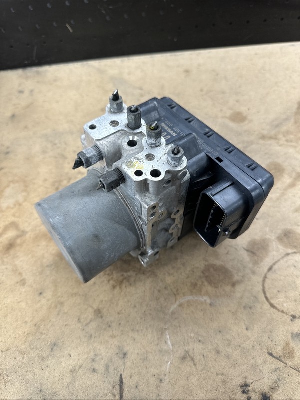 2014-2022 Infiniti Q50 OEM Left Front Engine ABS Anti Lock Brake Pump 476604GE1D