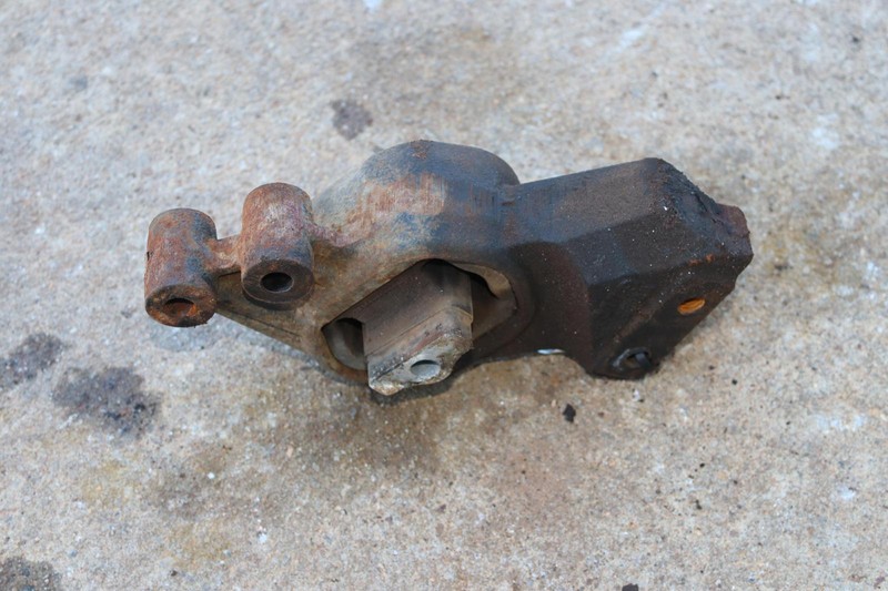 2009-2010 DODGE RAM 1500 4.7L 4X4 RIGHT SIDE ENGINE MOTOR MOUNT SUPPORT OEM