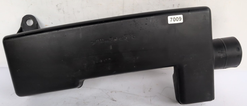 1998-2002 Lincoln Town Car 4.6L Engine Air Filter Intake Box Duct Pipe OEM