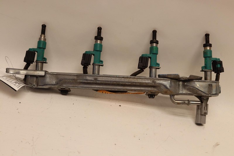 2013-2017 LEXUS LS460 4.6L LEFT DRIVER SIDE PRESSURE FUEL RAIL W/ INJECTORS OEM