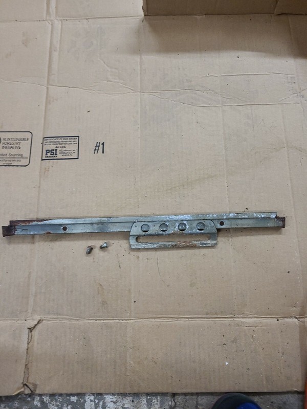 MERCEDES BENZ 220 D/8W115 PASS RIGHT REAR WINDOW TRACK MOUNT