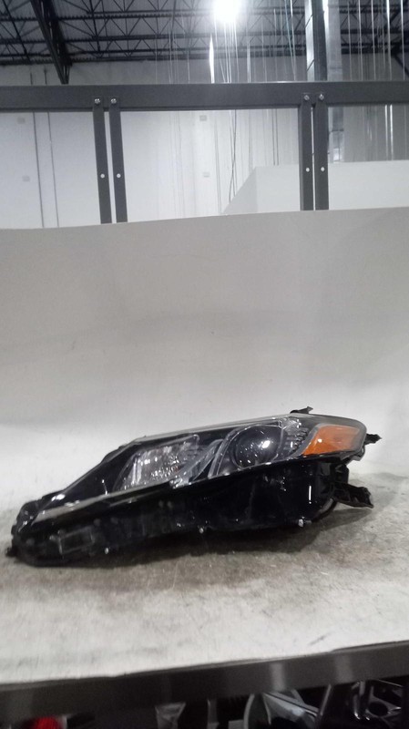 2019 Toyota Camry Left Headlight Assembly Black Used OEM 730601 50K Miles