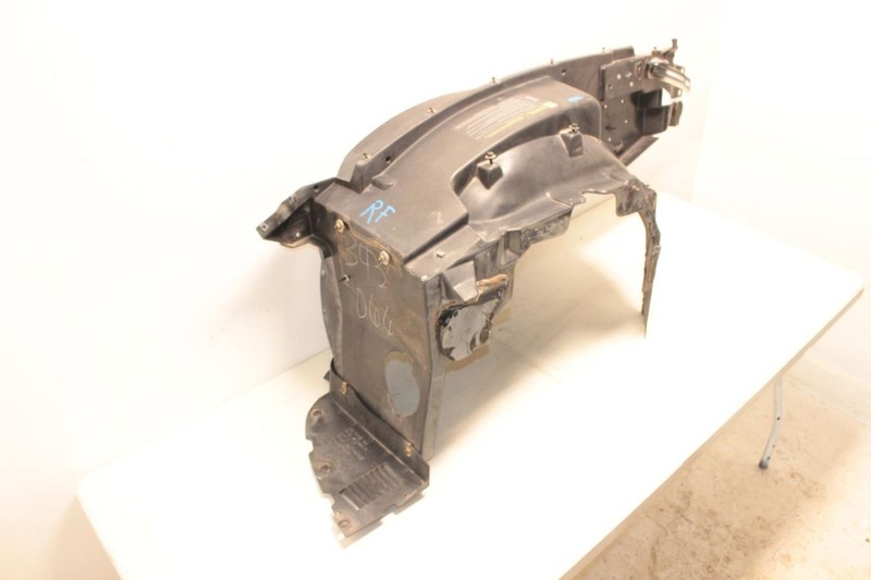 97-04 CORVETTE 5.7L LS1 Passenger Right Side Inner Fender Liner 10407334