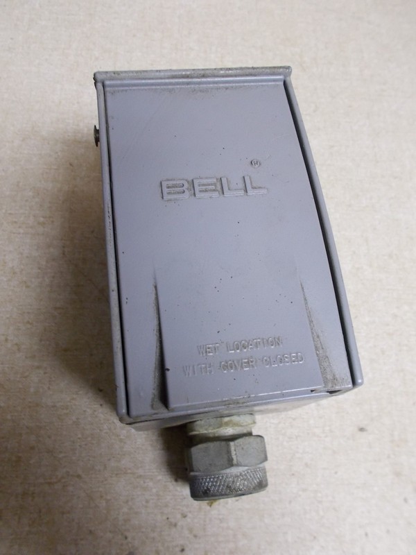 Bell Outlet Receptacle and Housing D33980 122-017 *FREE SHIPPING*