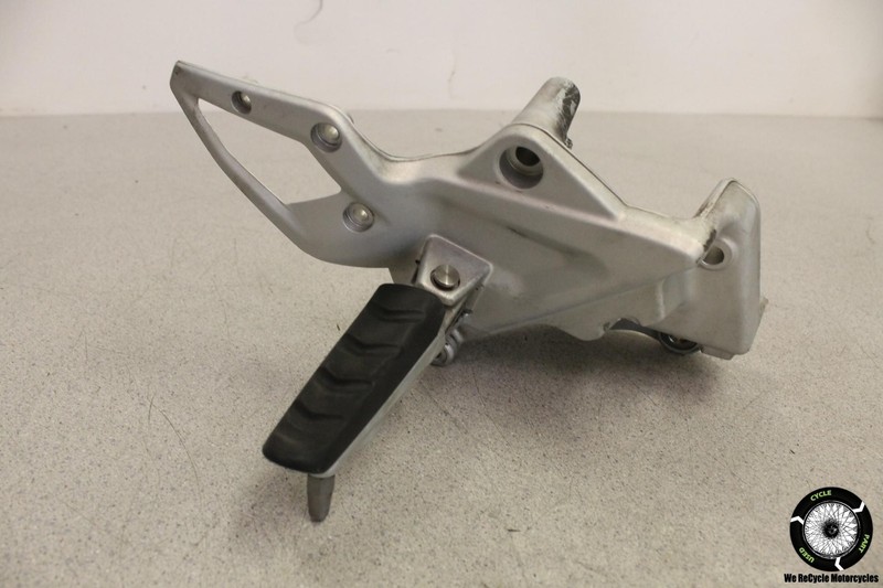 2015 BMW F800GT RIGHT FRONT FOOT REST PEG STEP BRACKET MOUNT F 800 GT 15