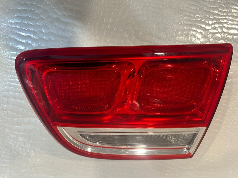 OEM 2016-2018 Kia Sorento Right Passenger Side Inner Tail Lights 92404-C6