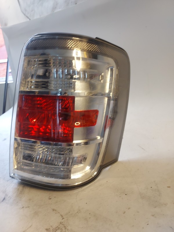 2008 - 2011 Mercury Mariner Right Passenger Side Tail Light OEM AA0325 DW