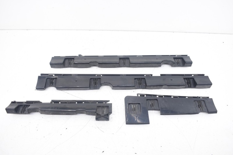 2009 BMW 328xi E90 RIGHT SIDE ROCKER PANEL SKIRT MOUNT BRACKET SUPPORT OEM KW85