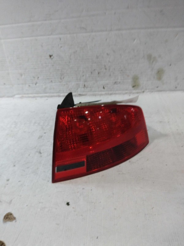 2006 AUDI A4 Right Tail Light Assembly Silver OEM 406423 Used 105K Miles