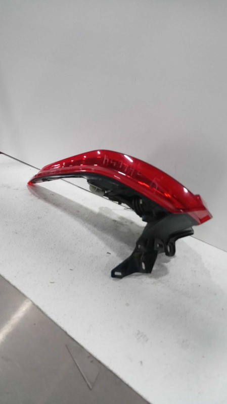 2021 Toyota Venza Right Tail Light Assembly White 720240 58K Miles OEM