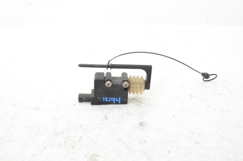 1999-2004 Porsche 911 996 Fuel Filler Door Actuator