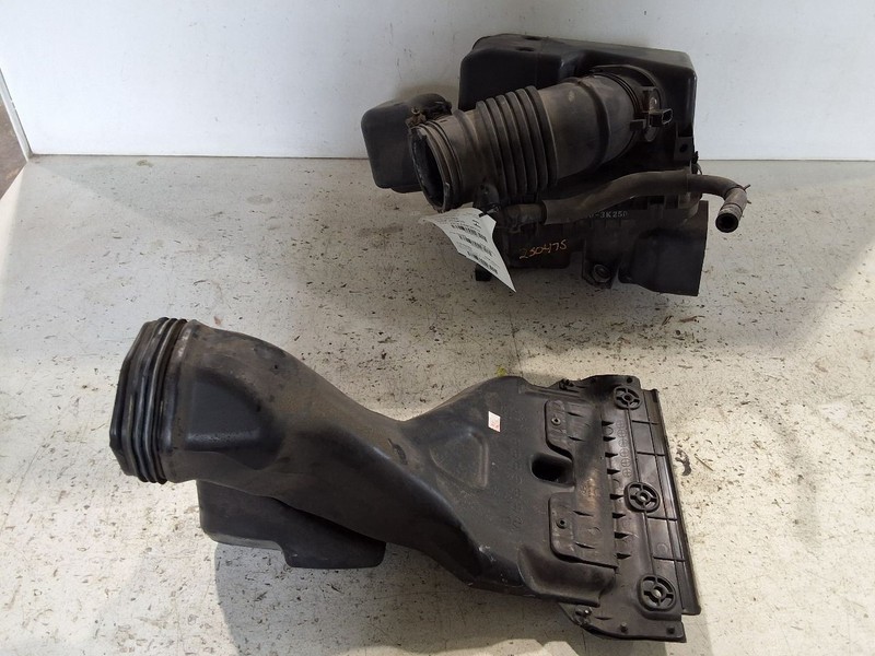 2009-2010 Hyundai SONATA Air Cleaner Intake Box Assembly 3.3L