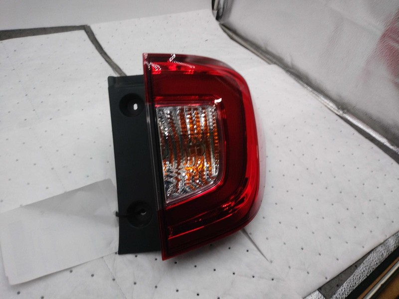 2019 Honda Pilot Right Tail Light Assembly Black OEM 710763 76K Miles