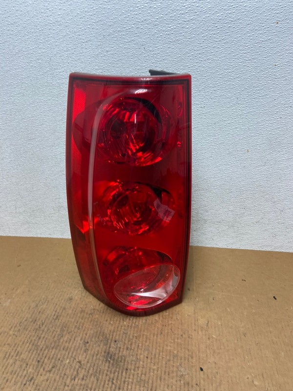 2007 to 2011 GMC Yukon Left Driver LH Side Tail Light AE1464 LK
