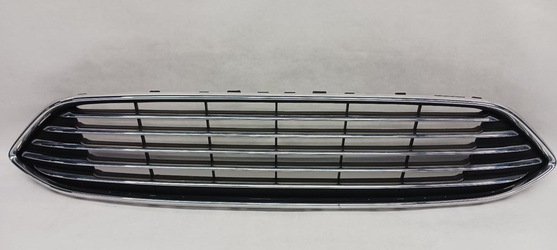 15-'18 FORD FOCUS Titanium upper Grille chrome OEM Grade B